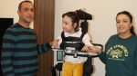 Serebral palsi hastası 14 yaşındaki Yaren robotik cihazda adım atmaya başladı