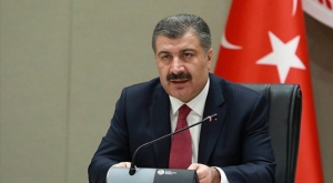 Bakan Koca: 44 gönüllüye aşı uygulandı, ciddi bir yan etki görülmedi