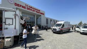 Hatay'daki Defne Devlet Hastanesi depremzedelerden tam not alıyor