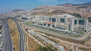 İzmir Şehir Hastanesi hasta kabulüne başladı