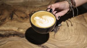Araştırma: Sıcak çay ya da kahve içmek, yemek borusu kanseri riskini artırıyor