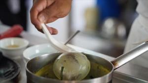 Kontrolsüz toplanan bitkiler ve sağlıksız toplu yemekler zehirlenme riskini artırıyor