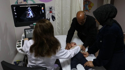 Yarım kalple doğan bebek mucizeyi başardı