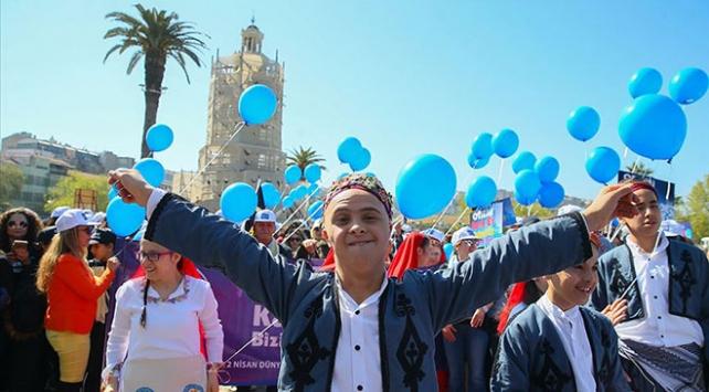 Balonlar 'otizm farkındalığı' için havalandı