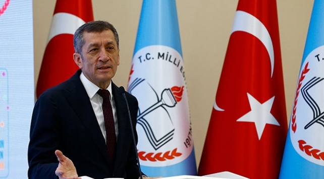 Bakan Selçuk'tan otizmli dahi