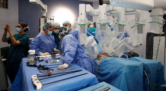 Antalya'da robotik yöntemle organ nakli yapıldı