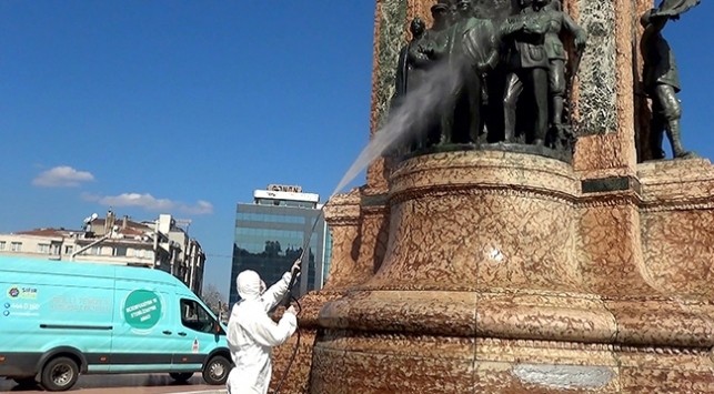 Taksim ve İstiklal'de dezenfekte çalışması