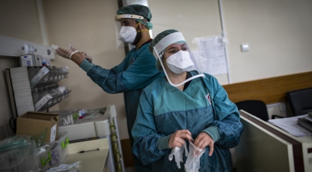 Pandemi hastanesinde sağlıkçıların bayram nöbeti