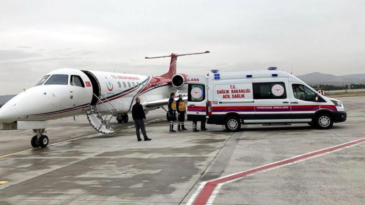 Ambulans uçak kalp hastası iki bebek için havalandı