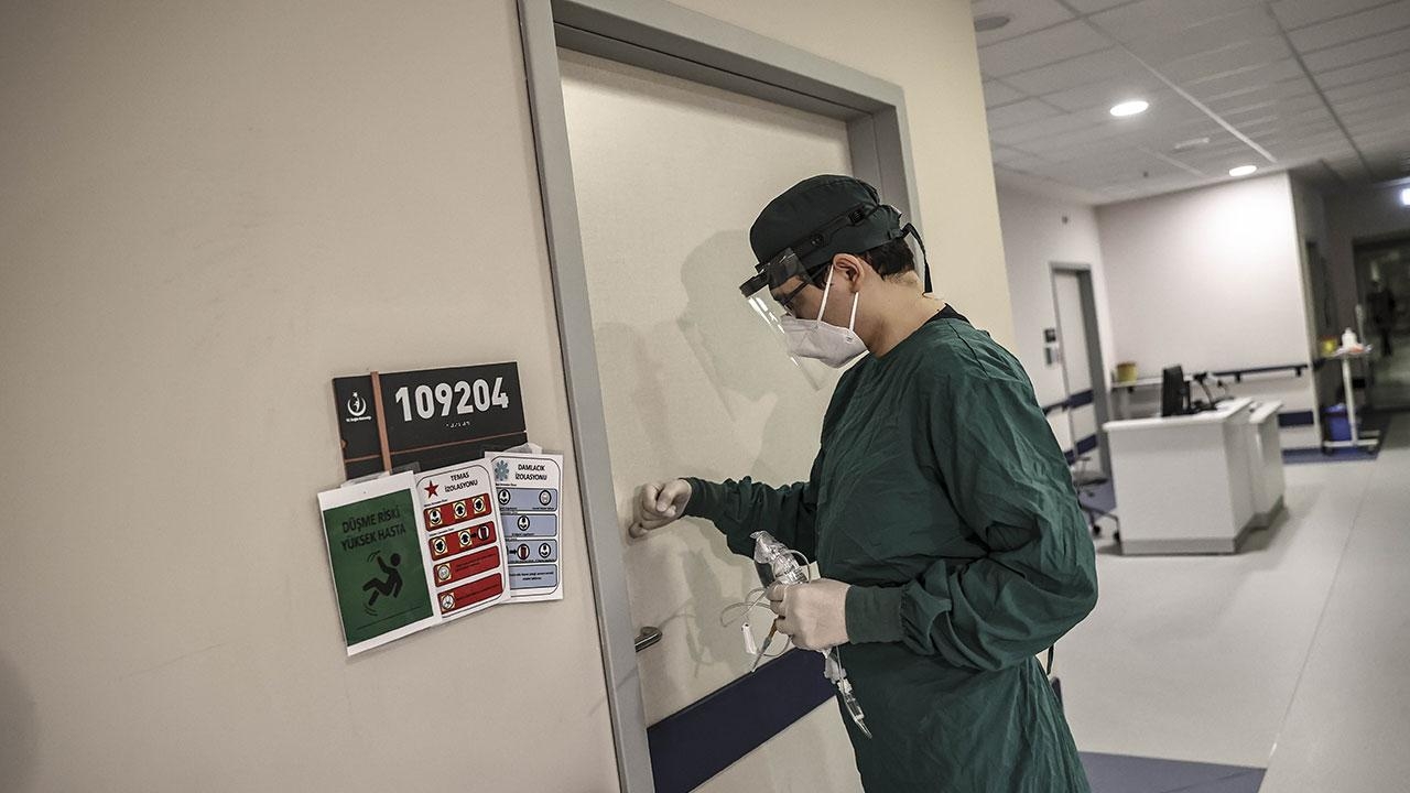 Mutasyonlu koronavirüs hastalarının tedavisi özel odalarda yapılıyor