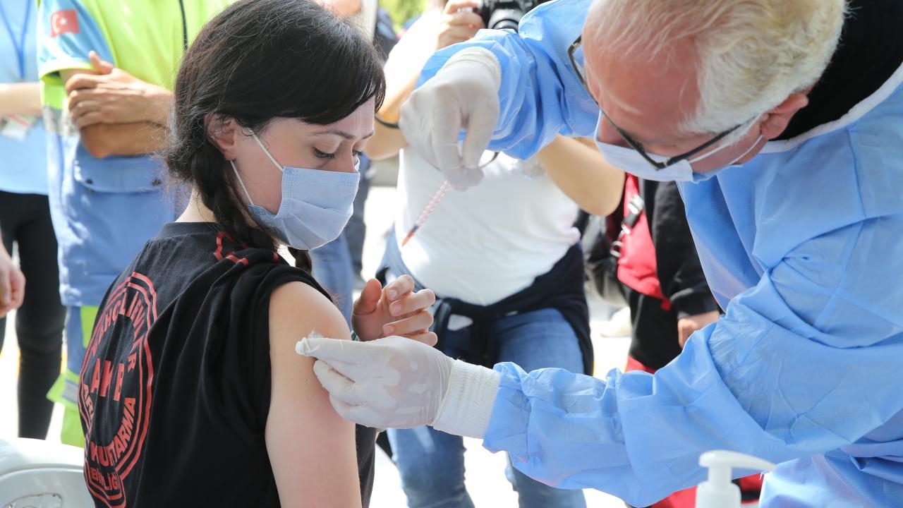 Türkiye ikinci doz aşılarla rahat nefes alacak