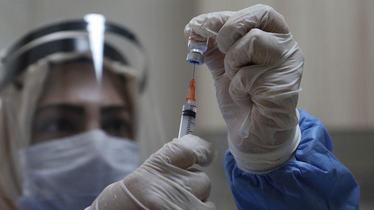 Uzmanlar aşının yan etkisinin milyonda bir olduğunu söylüyor