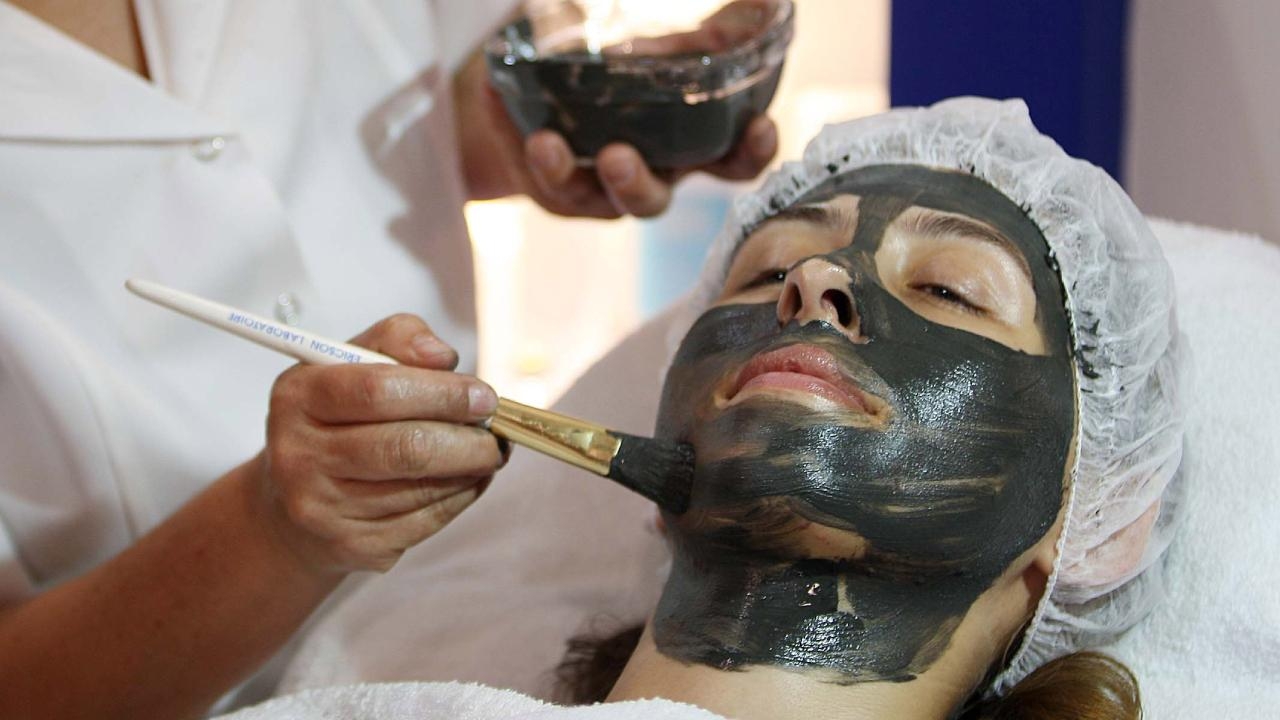 Bilinçsiz yapılan yüz maskeleri cilt sağlığını tehdit ediyor