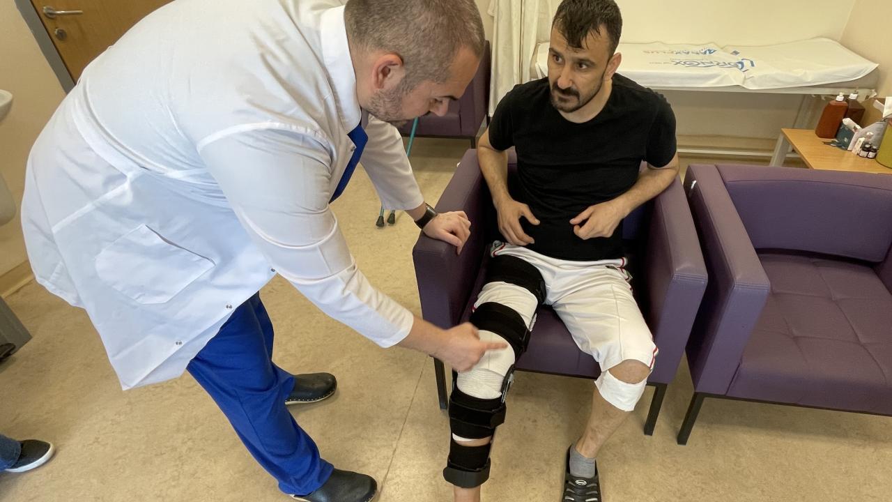 Diz bağları kopan hasta tendon nakliyle ayağa kalktı